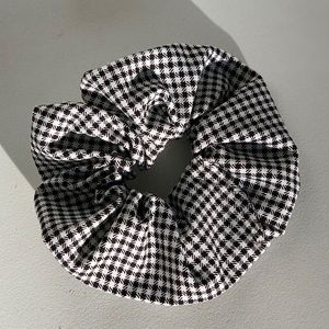 Oversized HOUNDSTOOTH SCRUNCHIE